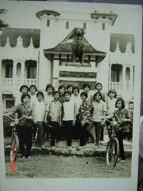Thammasatunigirls_1968.jpg