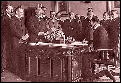 John_Hay_signs_Treaty_of_Paris2C_1899.jpg