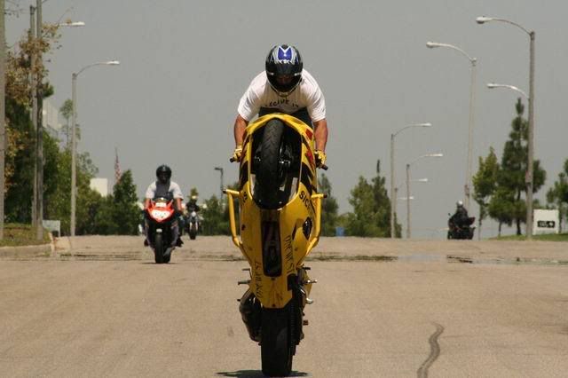 IMAGE: http://img.photobucket.com/albums/v499/MayhemFerNie/1rsz.jpg