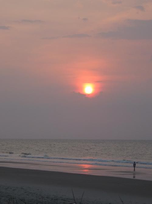 IMAGE: http://img.photobucket.com/albums/v50/MestChic/Digital/sun2.jpg