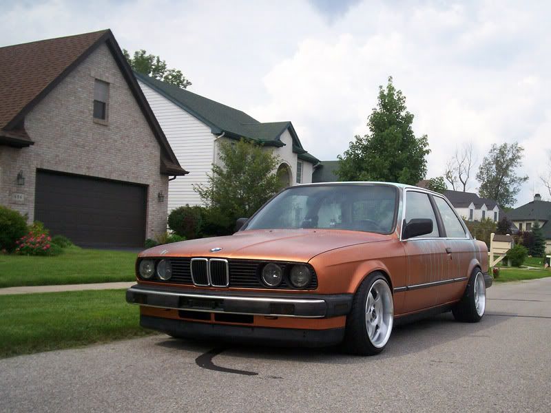 http://img.photobucket.com/albums/v50/ebstealthdubbin/e30_bima/patina/drivers_front_profile.jpg