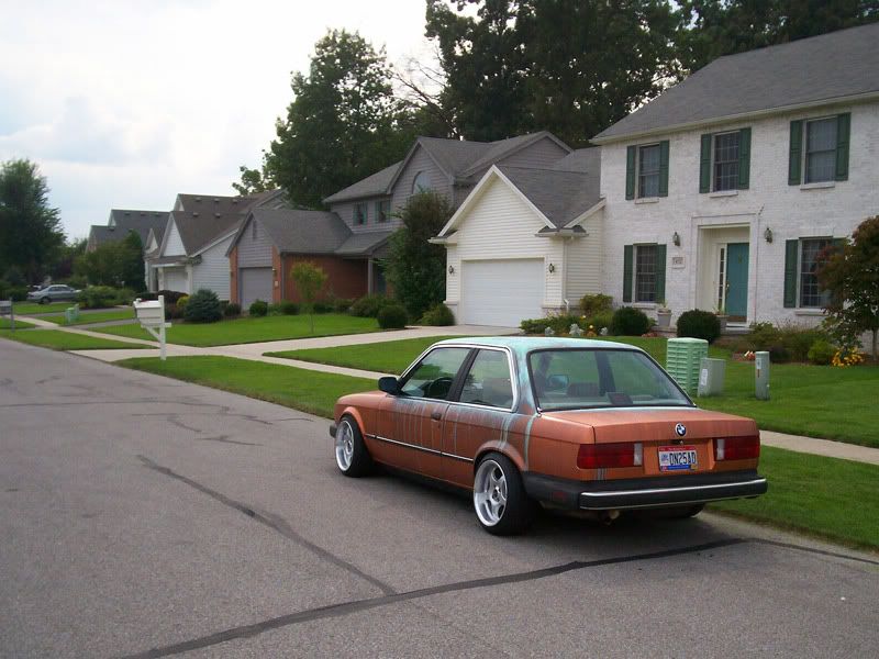 http://img.photobucket.com/albums/v50/ebstealthdubbin/e30_bima/patina/drivers_rear_profile.jpg