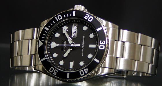 Seiko_SKX031K2_dato_anglais-arabe