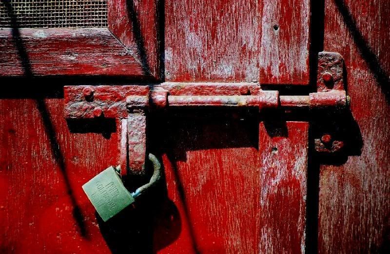 Puerta roja. by spanakis 100