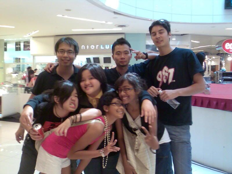 Photo sharing and video hosting at photobucket