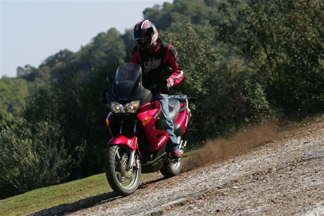 BridgestoneBattleWingactions-04Smal.jpg
