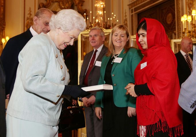  photo Malala-Yousafzai-Queen-Elizabeth-Buckingham-Palace-Reception-Youth-Education-And-The-Commonwealth-England-10182013-01_zps1f4e4c77.jpg
