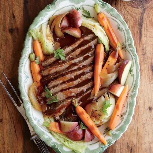 photo 1503p55-slow-cooker-beef-cabbage-potatoes-carrots_zpswmnoypnq.jpg