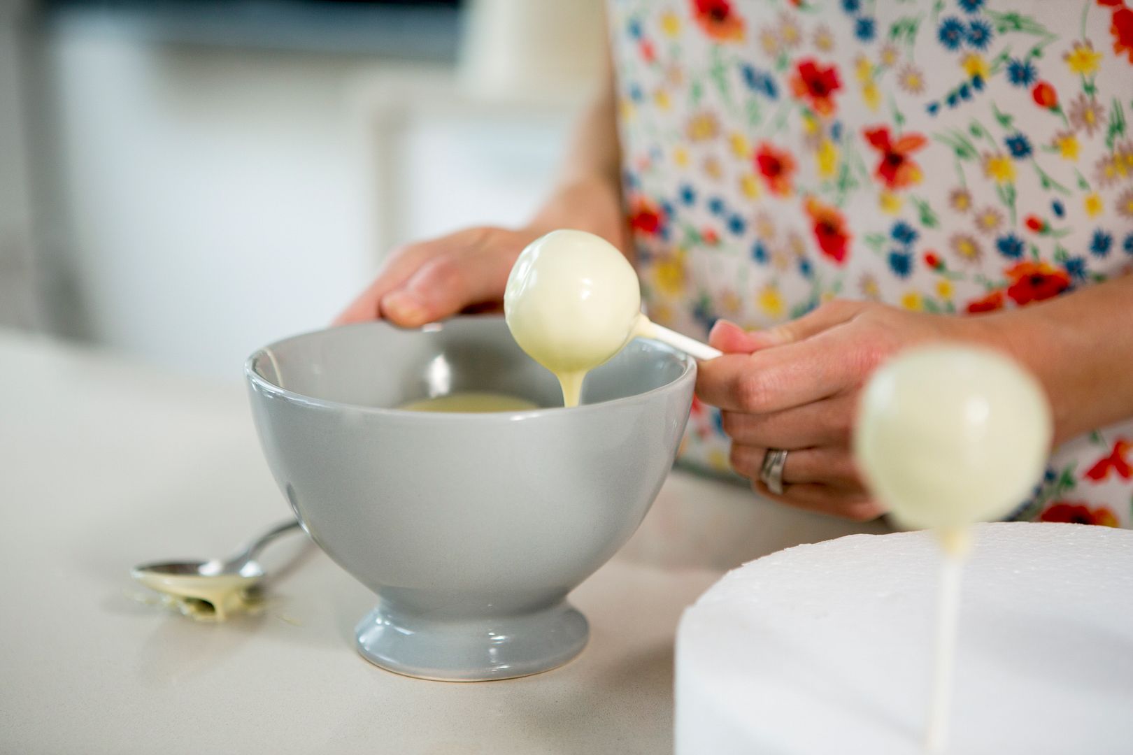 photo CAKEPOPS-dippinginchocolate-3_zpsd5b0b67d.jpg
