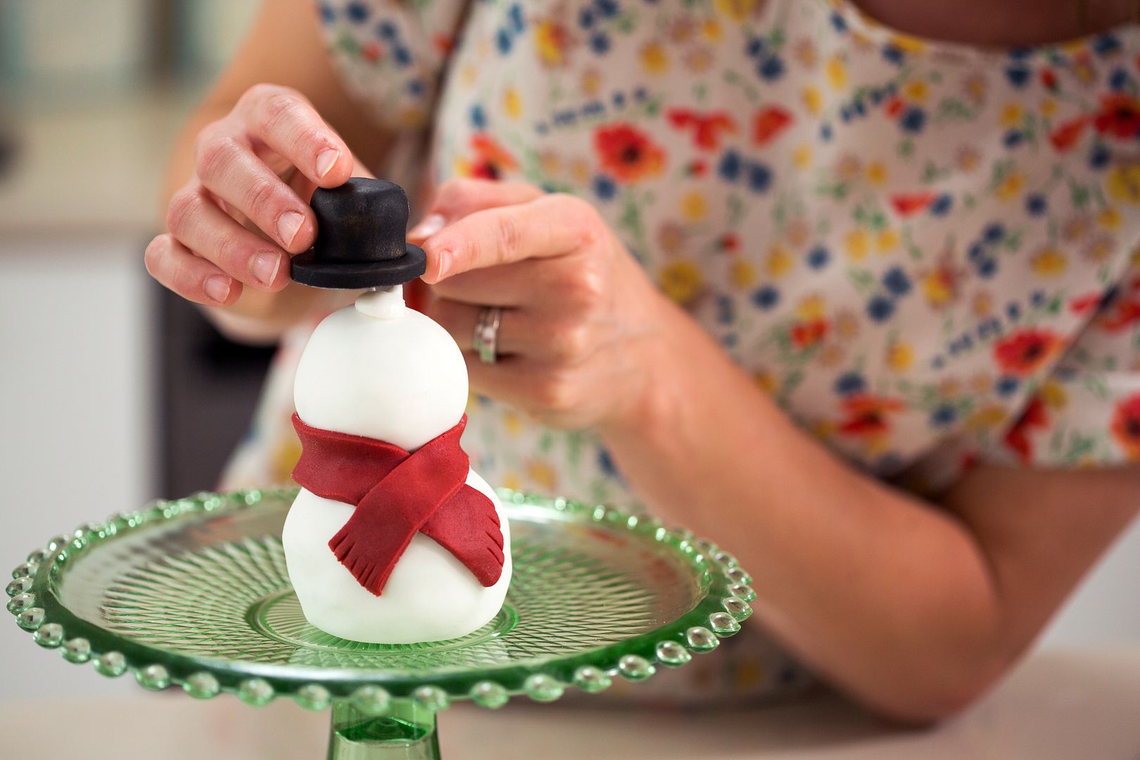  photo SNOWMEN-juliettestickingonhats-1_zps95a450ac.jpg