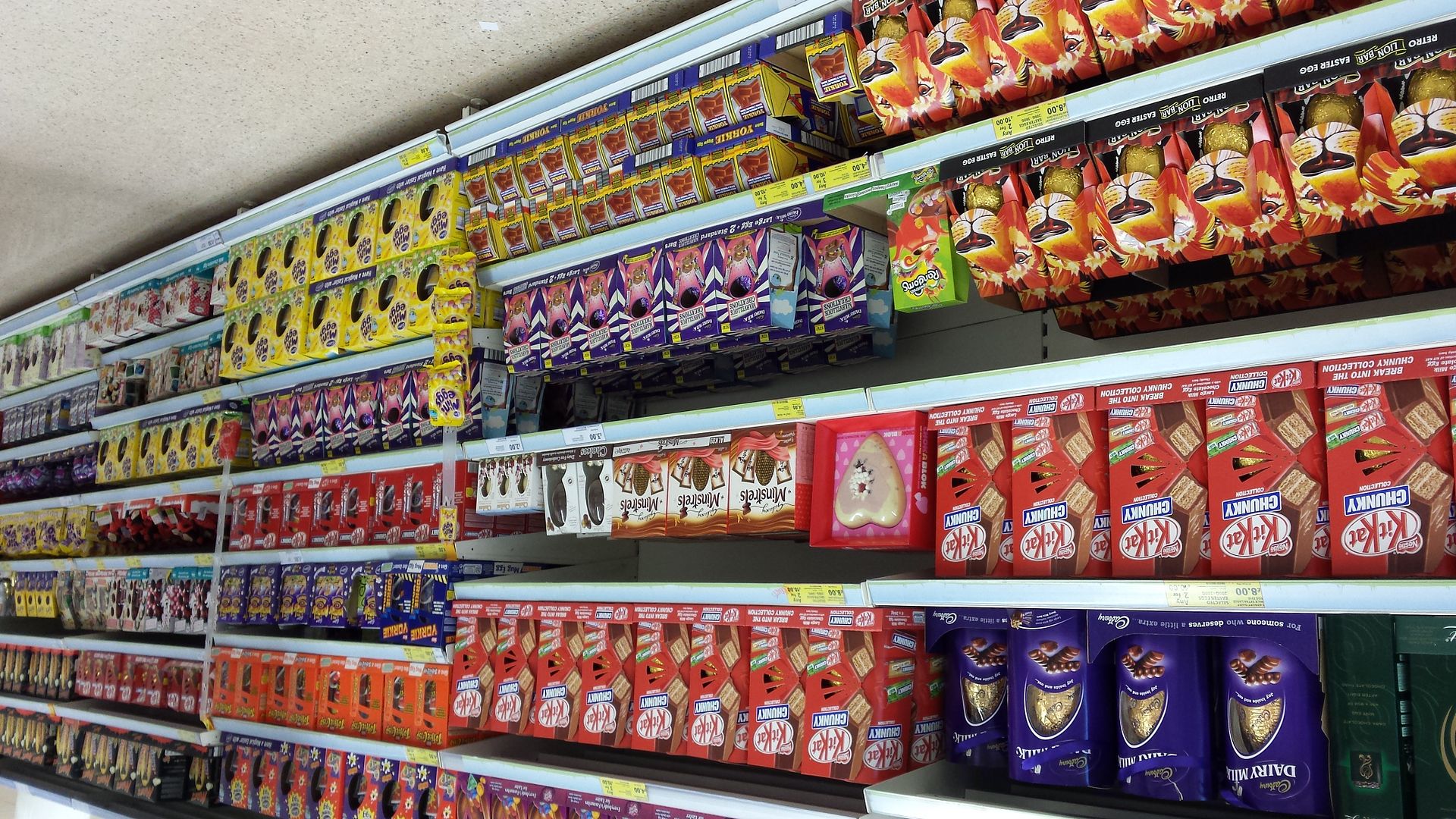 photo Easter-eggs-on-supermarket-shelves-2_zpso26h9miy.jpg