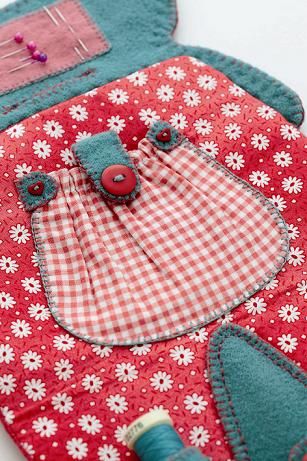 photo cottage_sewing_case_inside_zpsvzzymqik.jpg