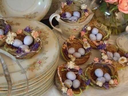  photo outdoor-easter-decorations-table.jpg