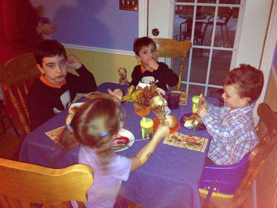  photo kiddies table thanksgiving 2015_zpsgjlibtgp.jpg