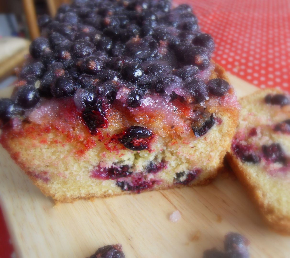 The English Kitchen: Black Currant Drizzle Cake