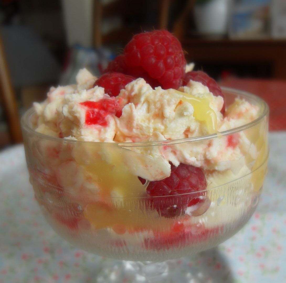 The English Kitchen: A deliciously simple Lemon and Raspberry Dessert