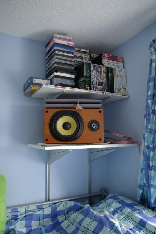 bed_speaker_corner.jpg