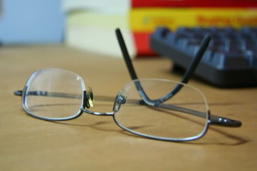 IMAGE: http://img.photobucket.com/albums/v51/s1ckpuppy/Spectacles.jpg