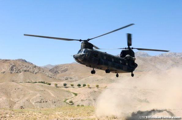 CH-47Chinookhelicopterlands.jpg