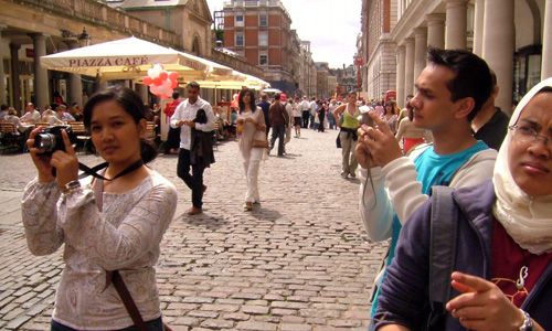 Covent Garden. Where Anuar finally learnt how to not confuse women's undergarments with eateries. Covent Garden. Where Anuar finally learnt how to not confuse women's undergarments with eateries.