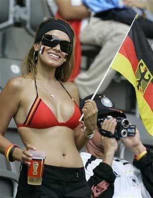 world-cup-babes-06210621.jpg