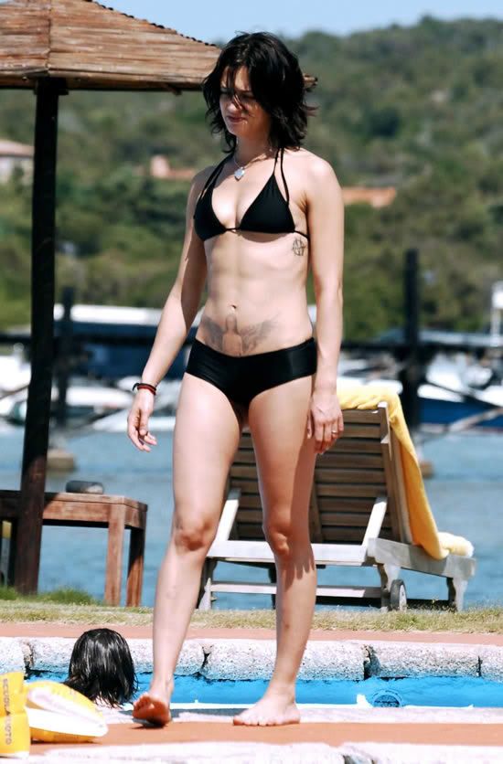 Anne Hathaway Nip Slip Nearly Get Asia Argentos Panties alessia merz 