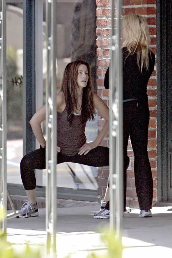 Kate Beckinsale does the Jessica Biel workout plan
