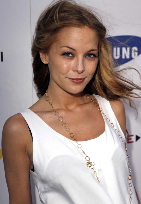 Jordan Elizabeth Ladd born January 14 1975 is an American actress