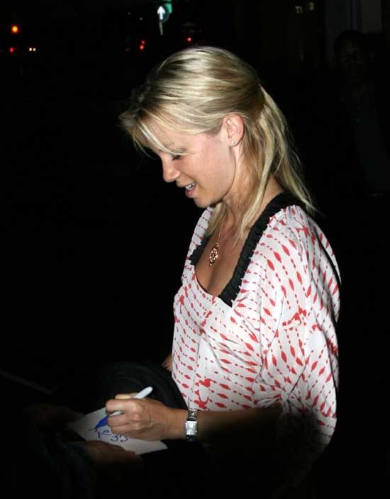 Add Amy Smart to the list of blue sharpie users