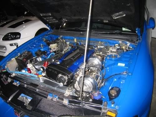 http://img.photobucket.com/albums/v516/ctnewman2/015-r33-skyline-motor.jpg