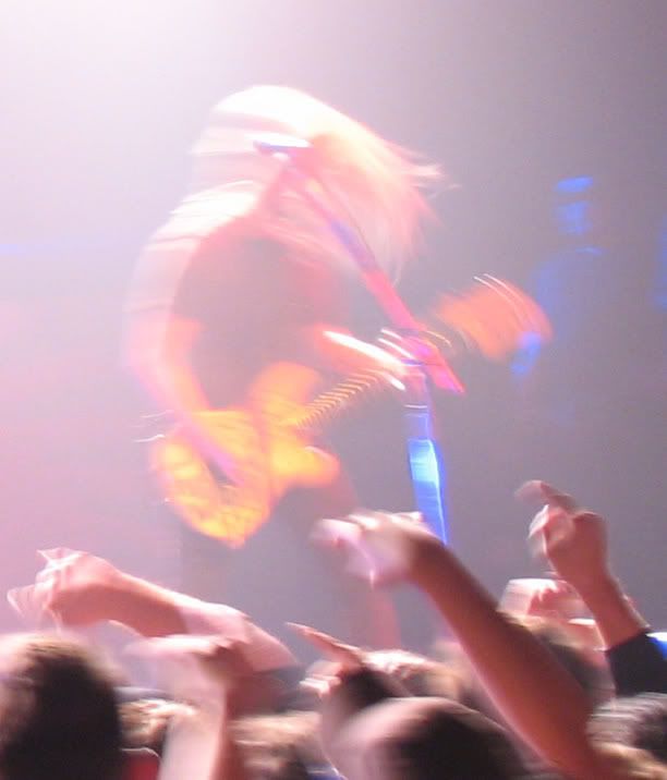 IMAGE: http://img.photobucket.com/albums/v516/green-light/AliceinChainsjerry1.jpg