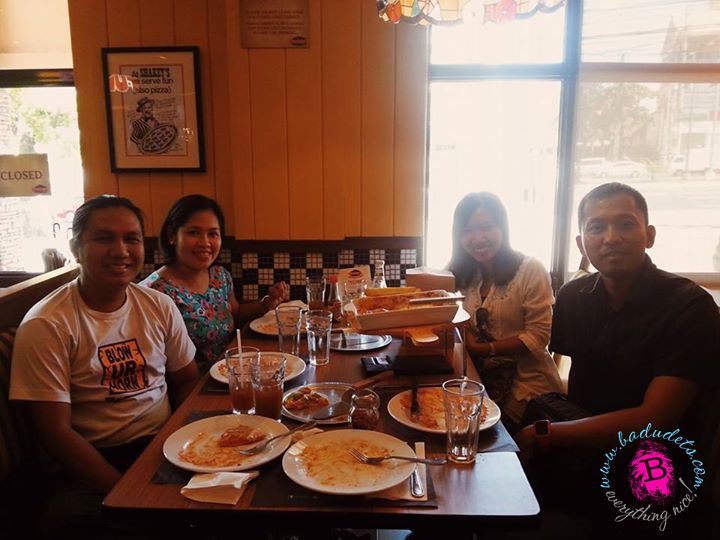 lunch out with friends at Shakey's Quezon Avenue