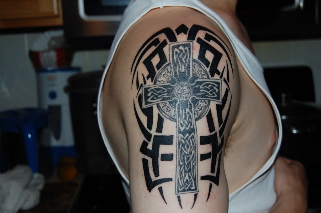 Picture A Men With The Best Celtic Tribal Tattoo Designs Gallery 1