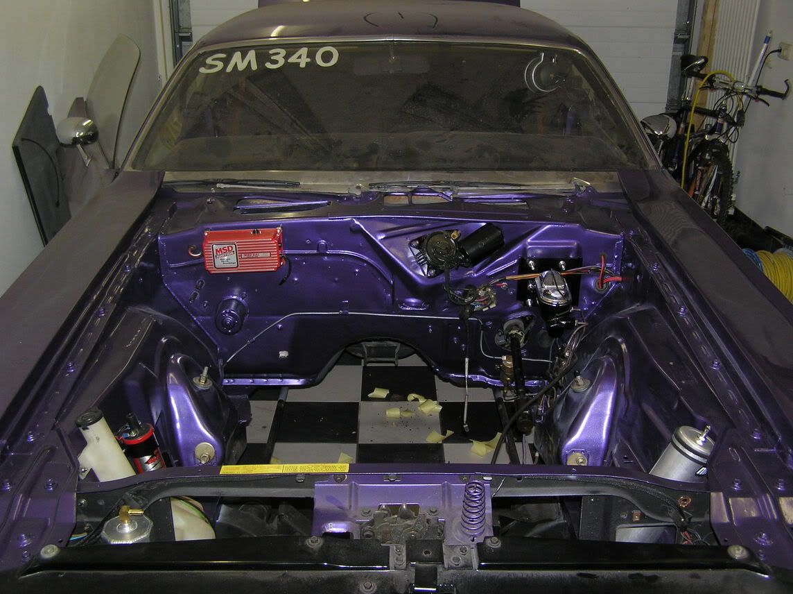 [img width=641 height=479]http://img.photobucket.com/albums/v521/72Challenger_NL/Challenger%20rebuilt/10012004002.jpg[/img]