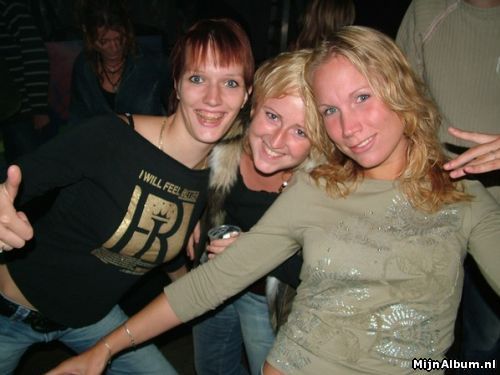 [IMG]http://img.photobucket.com/albums/v521/lauriesaudie/nachtvan.jpg[/IMG]