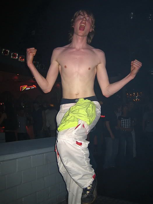 [img width=480 height=640]http://img.photobucket.com/albums/v54/Veranum/zakfeesttechnoboy.jpg[/img]