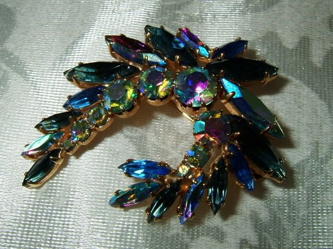 fiftiesbrooch.jpg