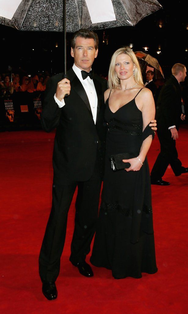 http://img.photobucket.com/albums/v56/mbe25/family/Bafta-2006-04_zps4c02d371.jpg