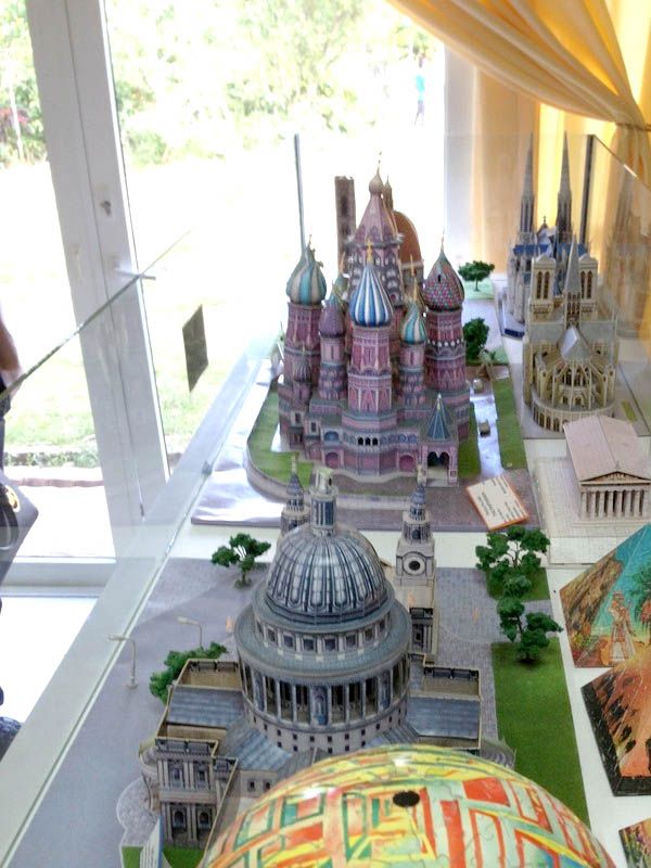 Puzzle Mansion: the World’s Largest Collection of Jigsaw Puzzles!