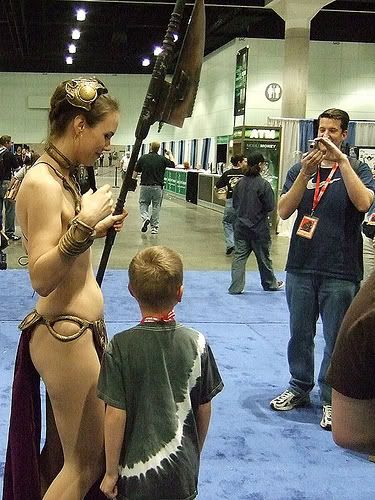 http://img.photobucket.com/albums/v600/TALON_TAW/ConventionLeia.jpg