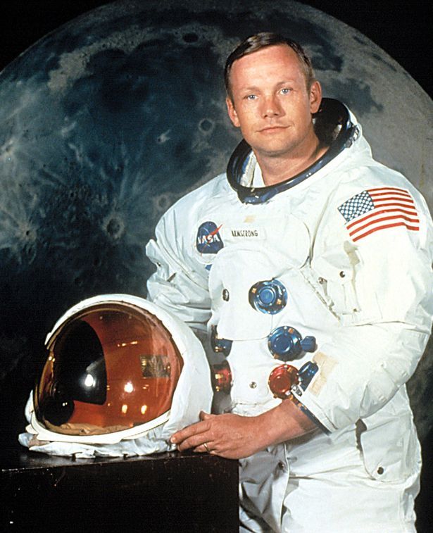 http://img.photobucket.com/albums/v600/TALON_TAW/NeilArmstrongposinginhisastronautsuit.jpg