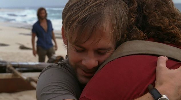 photo Lost Greatest Hits Charlie and Hurley Hug_zpsz10jnhhx.jpg