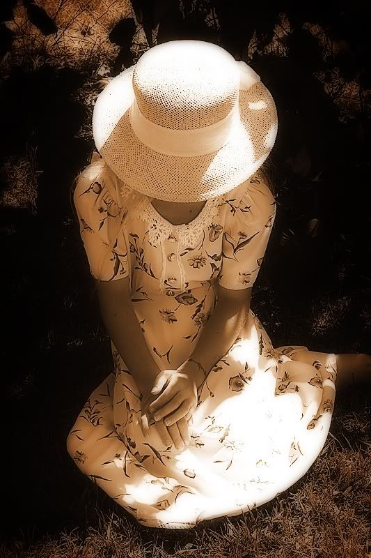 IMAGE: http://img.photobucket.com/albums/v601/jfoster48386/Canon%20300D/Just%20For%20Fun/Shade-Gothic.jpg