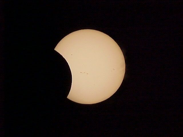 IMAGE: http://img.photobucket.com/albums/v601/jfoster48386/Miscellaneous%20Shots%20Non%20300D/Astrophotography/Eclipse5.jpg