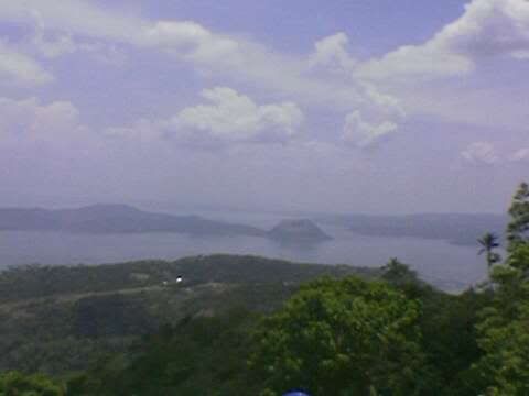 another view of the taal volcano (wanna get close to it someday)