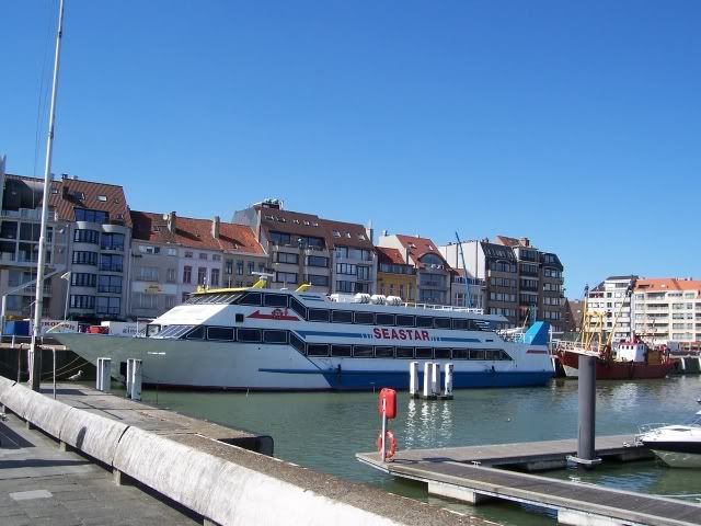 http://img.photobucket.com/albums/v602/snbafan/Boats/boat_oostende.jpg