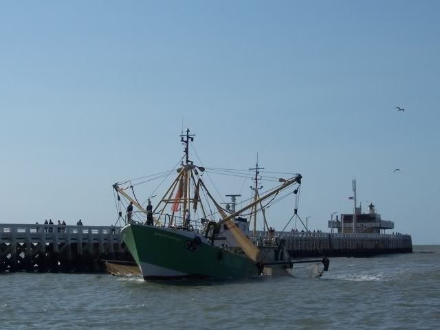 http://img.photobucket.com/albums/v602/snbafan/Boats/fishing_boat_oostende.jpg