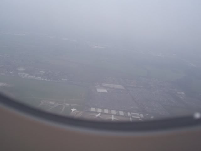 http://img.photobucket.com/albums/v602/snbafan/Christmas%20in%20Brugge%202006/aftertakeoff_LHR02.jpg