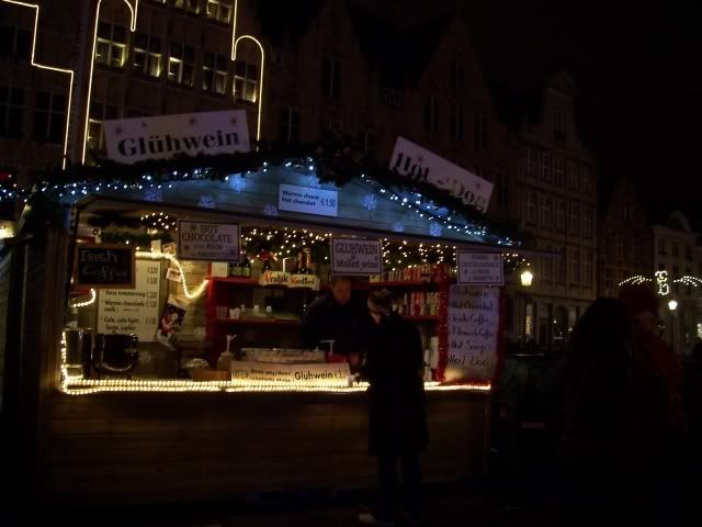 http://img.photobucket.com/albums/v602/snbafan/Christmas%20in%20Brugge%202006/hotdrinkstall_brugge.jpg