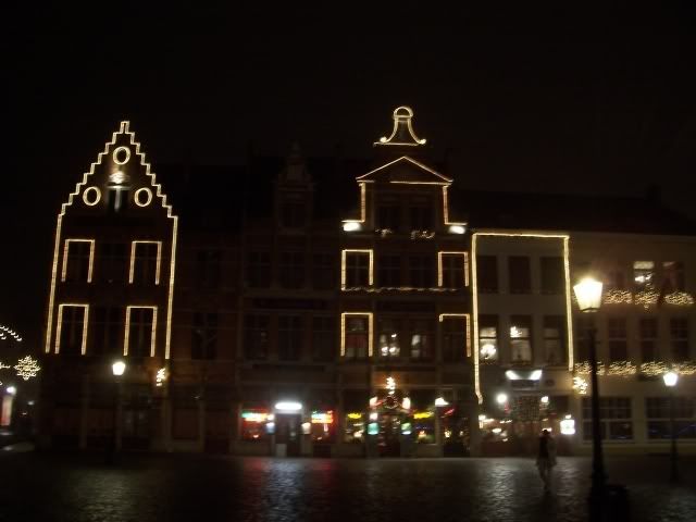 http://img.photobucket.com/albums/v602/snbafan/Christmas%20in%20Brugge%202006/marktbrugge01.jpg